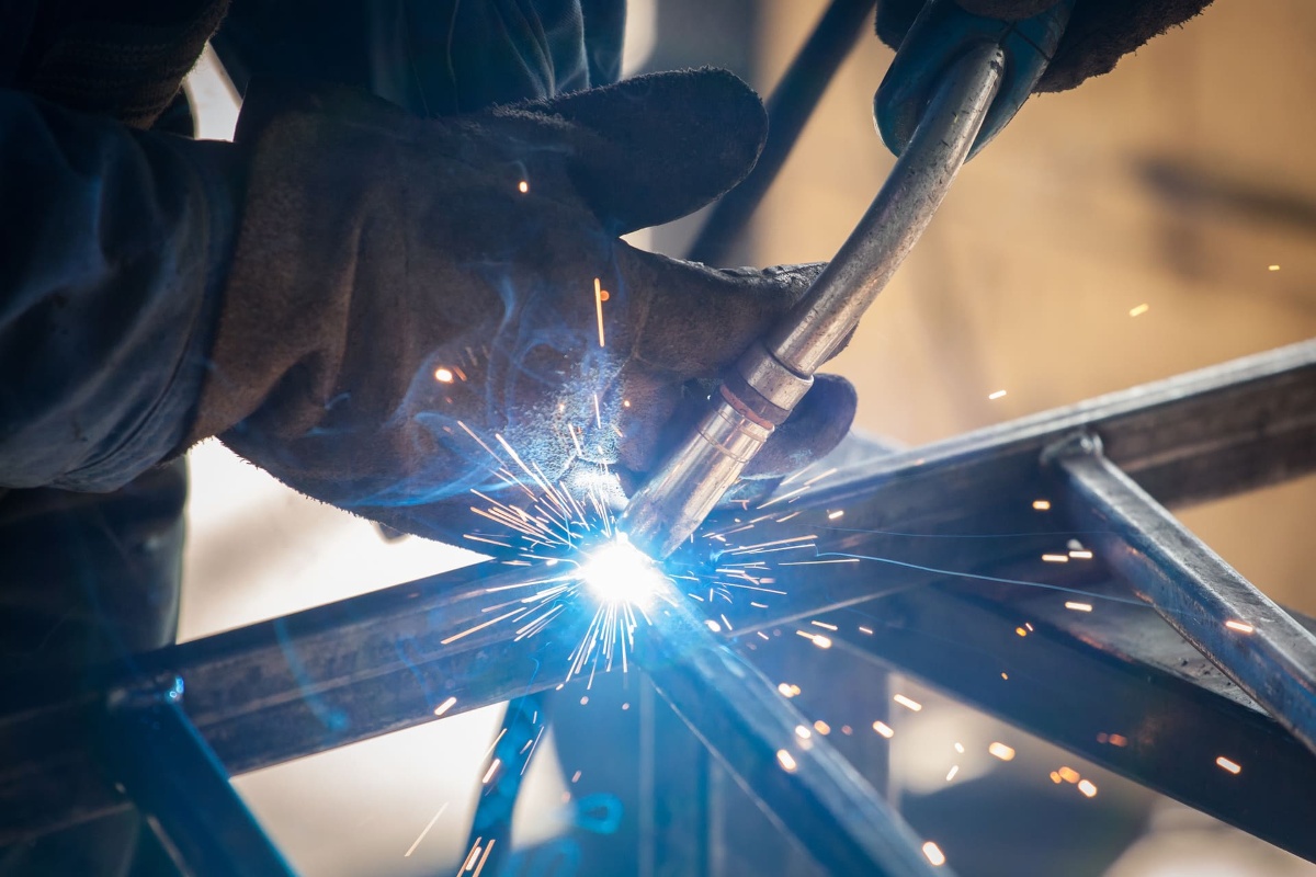 factory_lp6__cms-6533-image__AdobeStock_98779729 (1) (1)